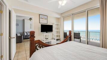Leilighet, flere senger, balkong, havutsikt (Ocean Villa 502 - No Pets Allowed) | 2 soverom, individuelt dekorert og individuelt innredet