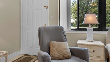 Studio Suite, Balcony, Garden View (Hidden Beach 235) | Interior