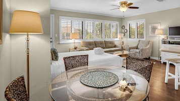 Studio Suite, 1 Queen Bed, Balcony, Garden View (Hidden Beach 201 - No Pets Allowed) | Interior