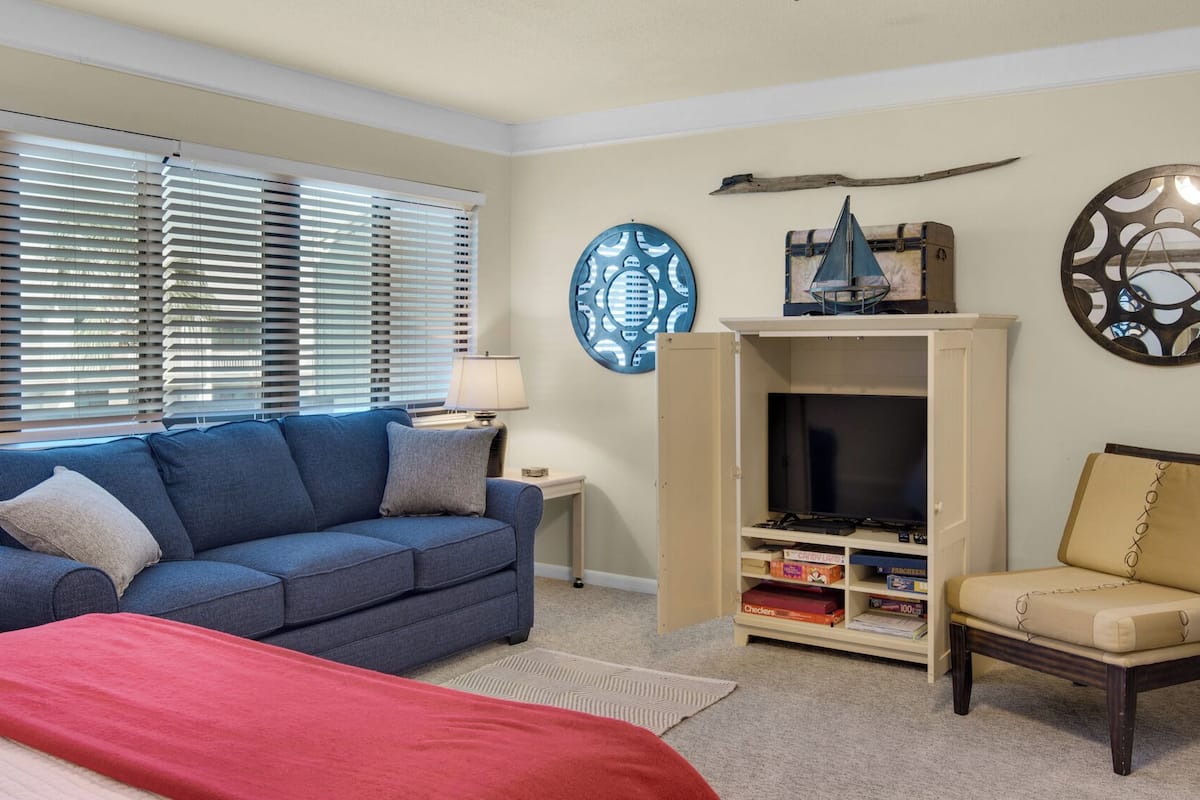 Studio Suite, 1 Queen Bed with Sofa bed, Balcony, Garden View (Hidden Beach 240) | 1 bedroom, individually decorated, individually furnished