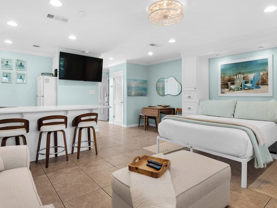 1 bedroom, individually decorated, individually furnished