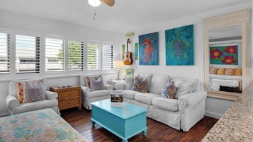 Studiosuite, Mehrere Betten, Balkon, Poolblick (Hidden Beach 228) | Innenbereich