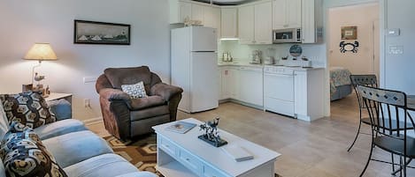 Studio Suite, 1 Queen Bed with Sofa bed, Patio, Garden View (Hidden Beach 117)