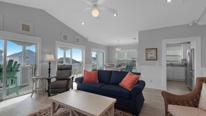 Apartment, Mehrere Betten, Balkon, Meerblick (Seaview II #200) | Wohnbereich