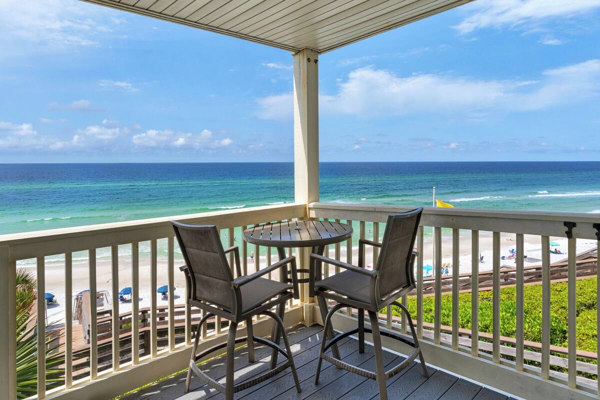 Condo, Multiple Beds, Balcony, Ocean View (Mistral 12) | Outdoor dining