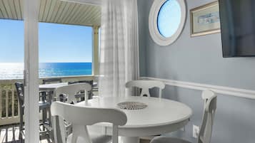 Condo, Multiple Beds, Patio, Ocean View (Mistral 6) | Dining