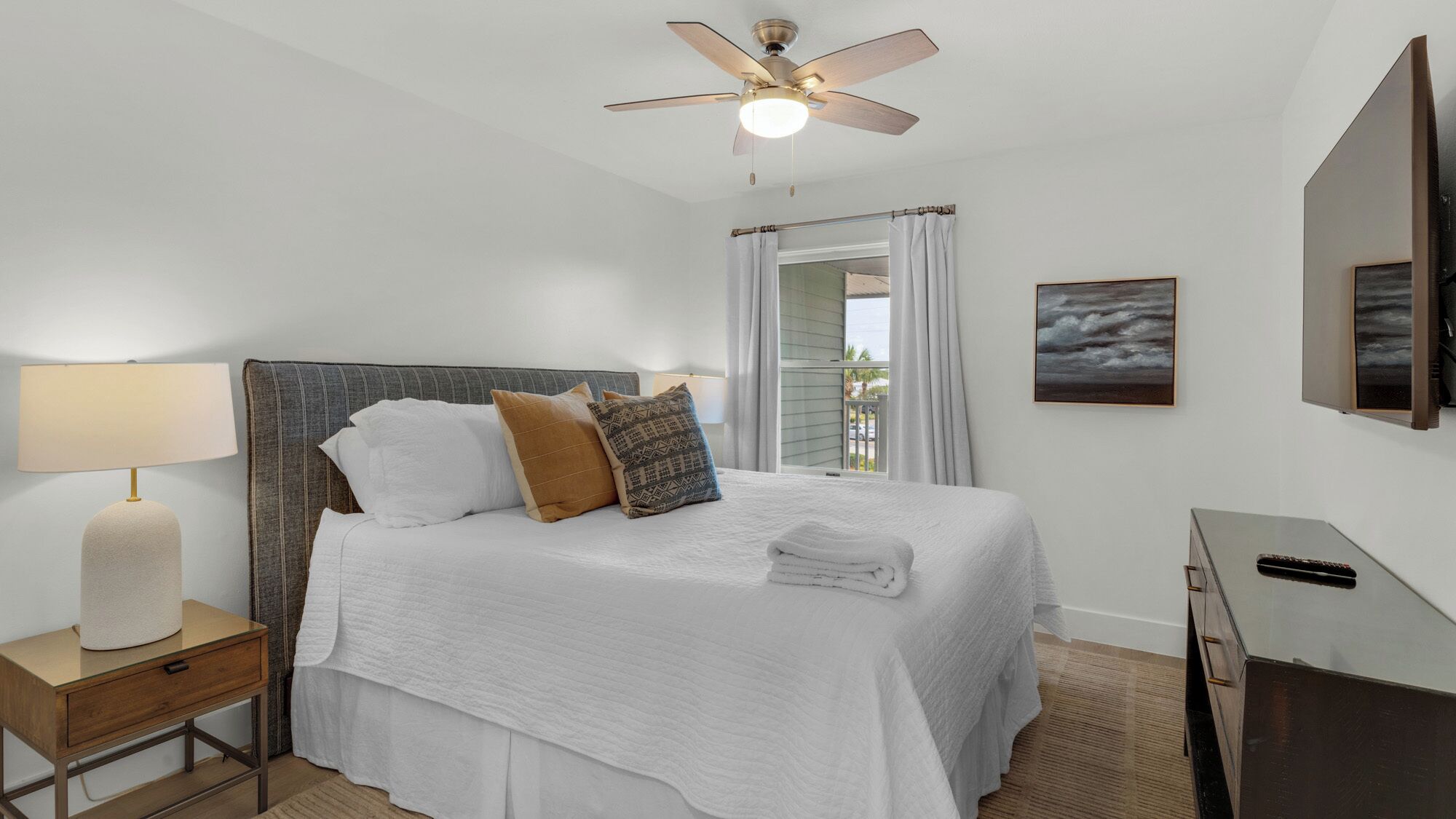 1 habitación, decoración personalizada y muebles diferentes 