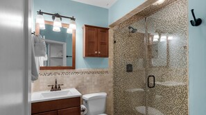 Condo, Multiple Beds, Balcony, Ocean View (Mistral 10) | Bathroom