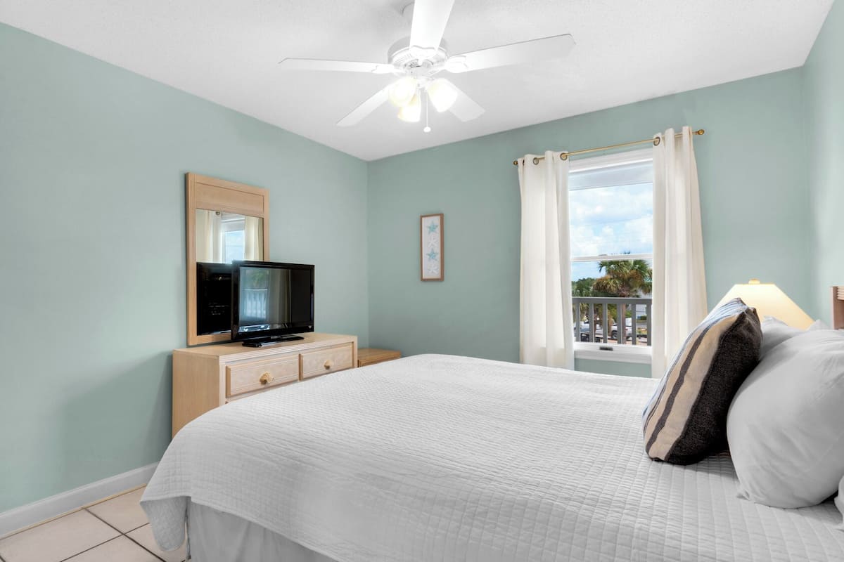 Condo, varias camas, balcón, vista al océano (Mistral 15) | 1 habitación, decoración personalizada y muebles diferentes