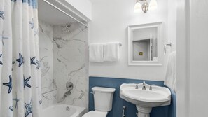 Apartment, Mehrere Betten, Balkon, Meerblick (Mistral 11) | Badezimmer