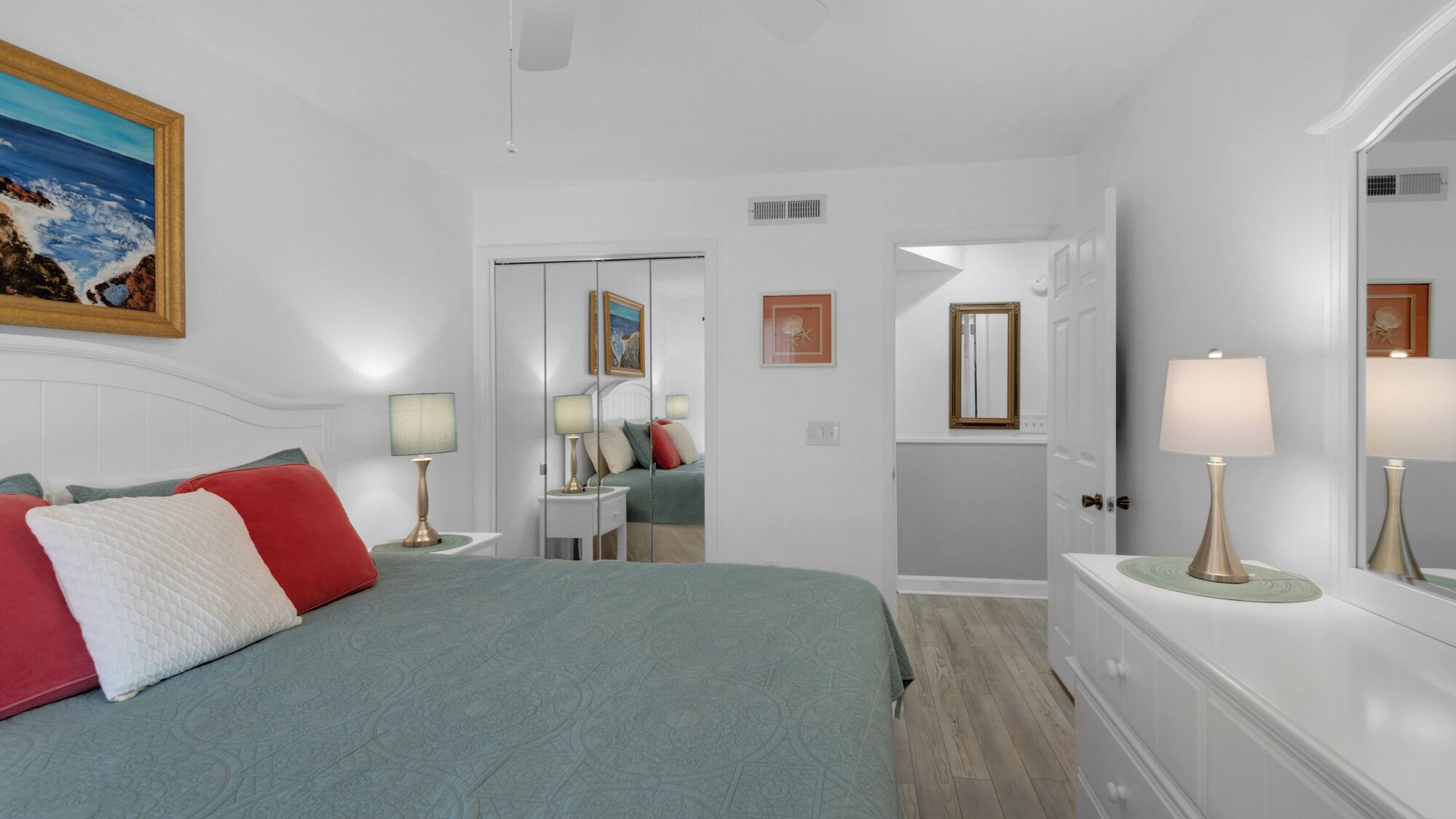 1 habitación, decoración personalizada y muebles diferentes 