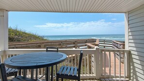 Appart'hôtel, 1 grand lit et 1 canapé-lit, patio, vue océan (Mistral 1) | Restauration extérieure