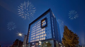 Premium bedding, in-room safe, desk, laptop workspace - Shilla Stay Jeonju Hanok Village (Jeonju)