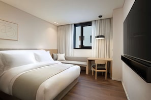 Premium bedding, in-room safe, desk, laptop workspace - Shilla Stay Jeonju Hanok Village (Jeonju)