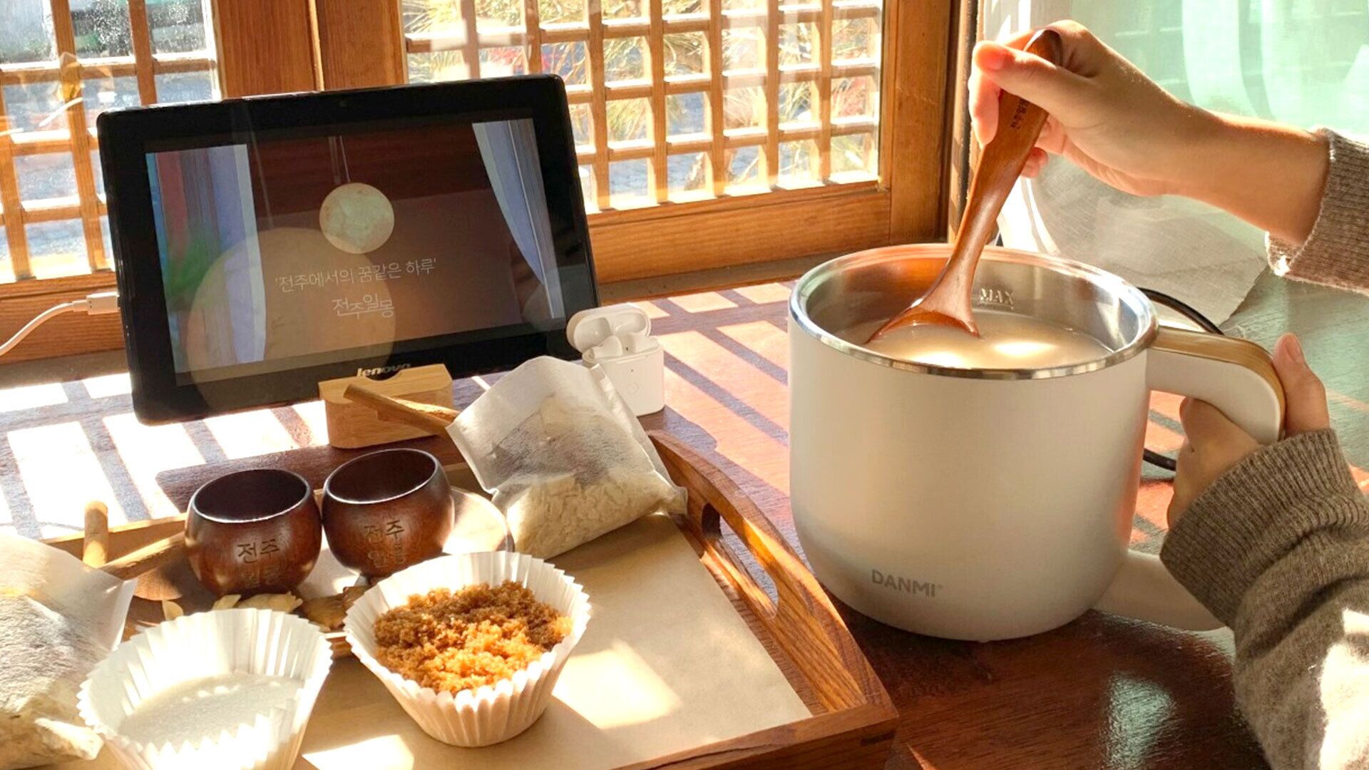 Premium bedding, in-room safe, desk, laptop workspace