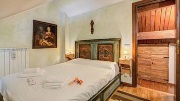 3 bedrooms, bed sheets