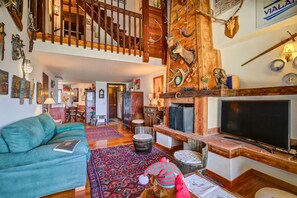 Maison Standard, plusieurs chambres (Grangia Sunset View) | Aire de séjour | Téléviseur à écran plat