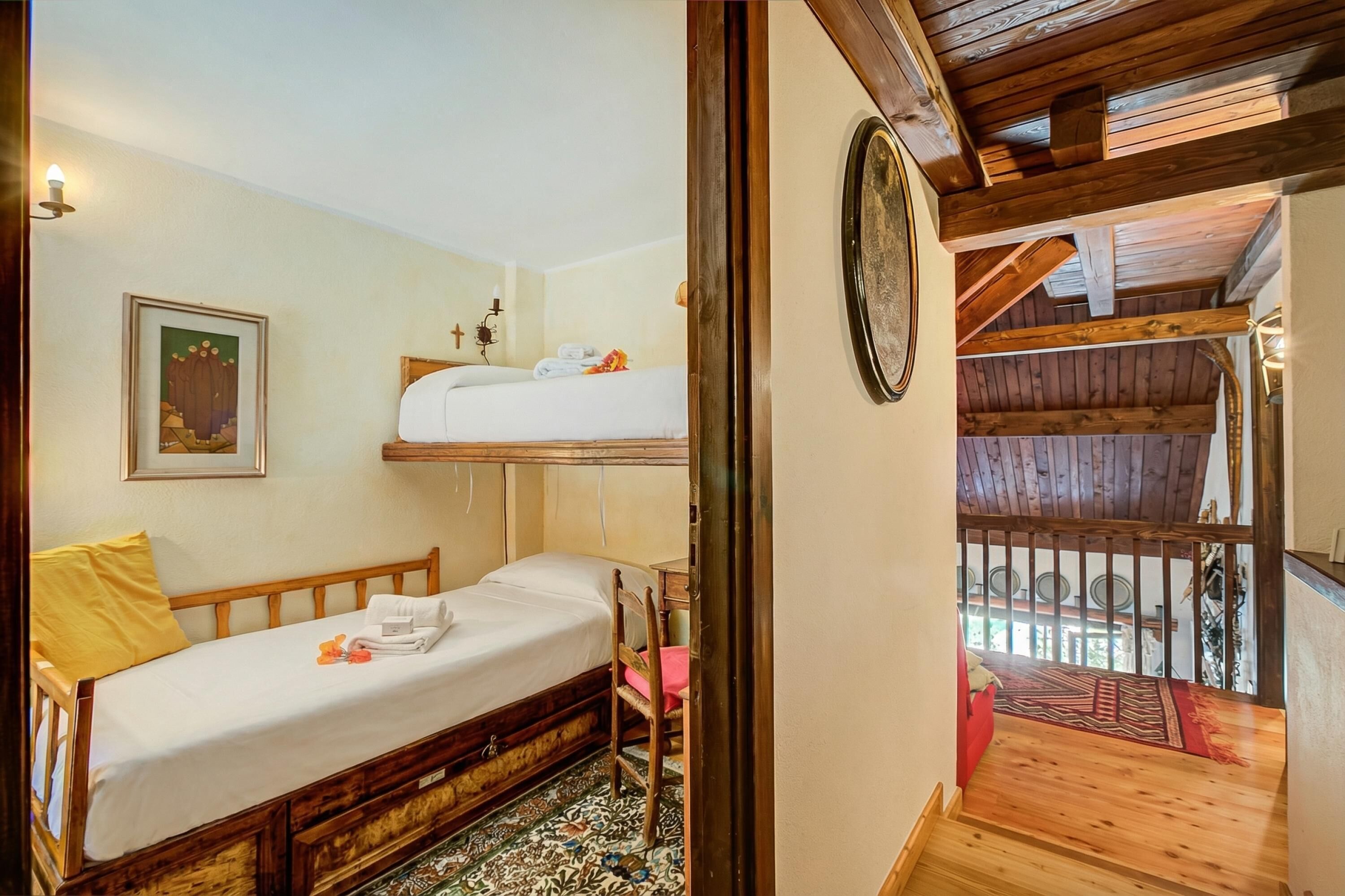 3 bedrooms, bed sheets