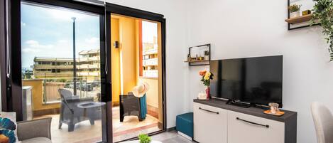 Family Studio (Always Traveling Near The City Center) | Living area | 21-inch flat-screen TV with cable channels, TV
