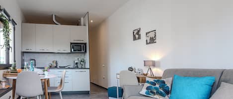 Family Studio (Always Traveling Near The City Center) | Living area