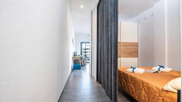 Family Studio, Balcony (Always Traveling Near The City Center) | Cadar katil