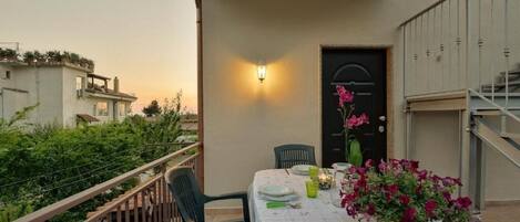 屋外ダイニングエリア