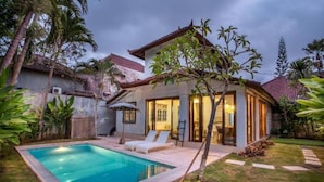 A two-story house with a swimming pool, a covered patio, and a well-maintained garden. - Villa Dolcevita Seminyak  (Seminyak)