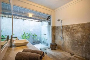 Villa, 3 Schlafzimmer, Balkon, Poolblick | Badezimmer