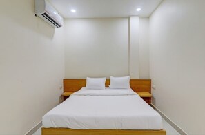 Hypo-allergenic bedding, free WiFi, bed sheets - Rameshwaram inn Prayagraj (Phulpur)