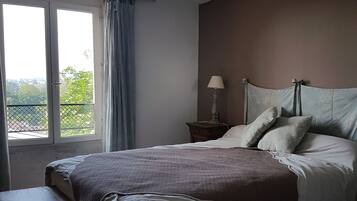 2 chambres, fer et planche Ă repasser, Wi-Fi gratuit, draps fournis