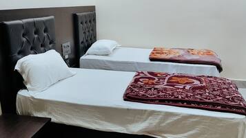 Habitación triple estándar | Wifi gratis y ropa de cama