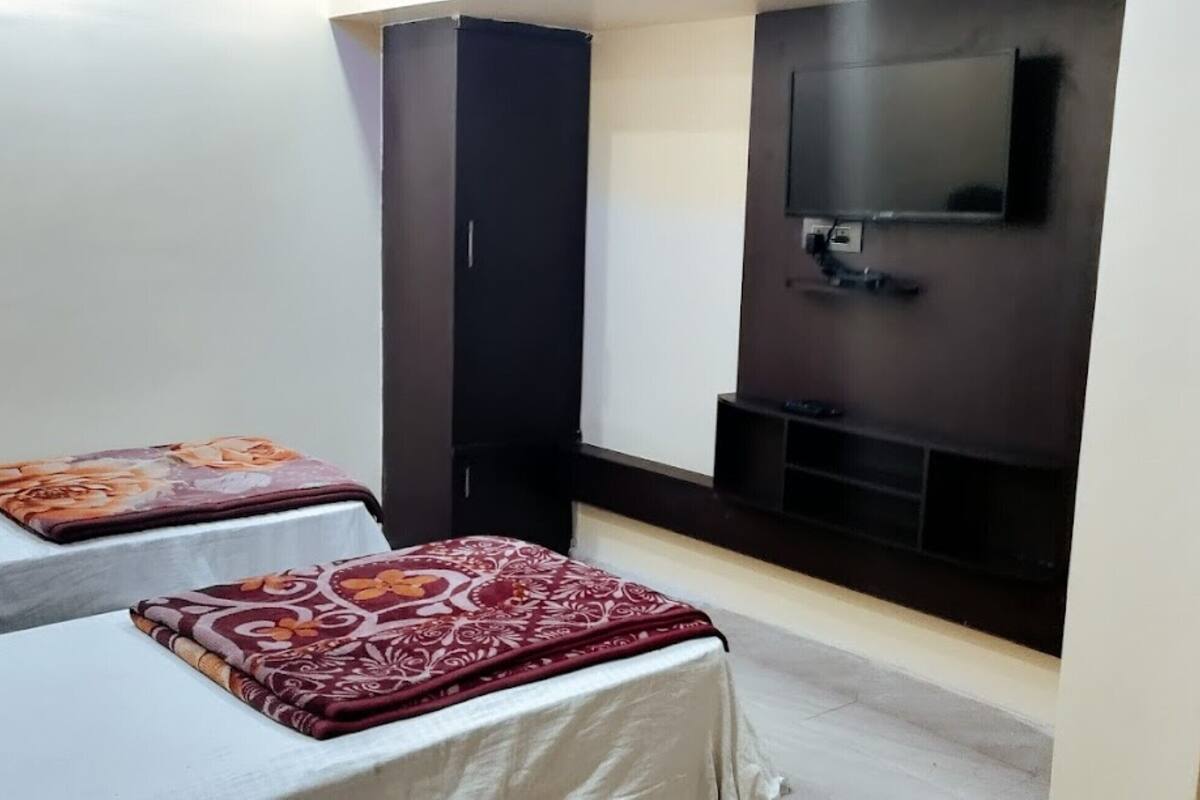 Deluxe Double Room | WiFi (free), bed sheets