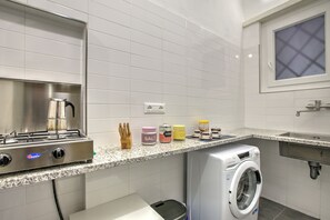 Family Apartment, 2 Bedrooms (Casa Cassini) | Private kitchenette | Fridge, microwave, stovetop, cookware/dishes/utensils