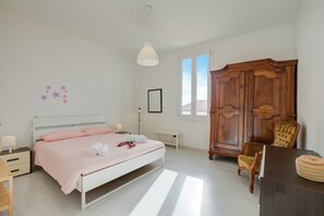 Family Apartment, Multiple Bedrooms (Serendipity Spiaggia E Porto Sole) | 2 bedrooms, iron/ironing board, bed sheets - Serendipity Spiaggia E Porto Sole (Sanremo)