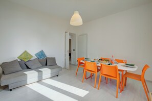 Family Apartment, Multiple Bedrooms (Serendipity Spiaggia E Porto Sole) | Dining - Serendipity Spiaggia E Porto Sole (Sanremo)