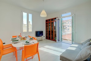 Familienapartment, Mehrere Schlafzimmer (Serendipity Spiaggia E Porto Sole) | Wohnbereich