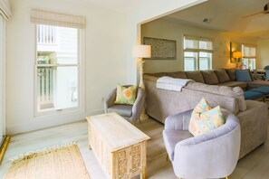 Een televisie en een stereo