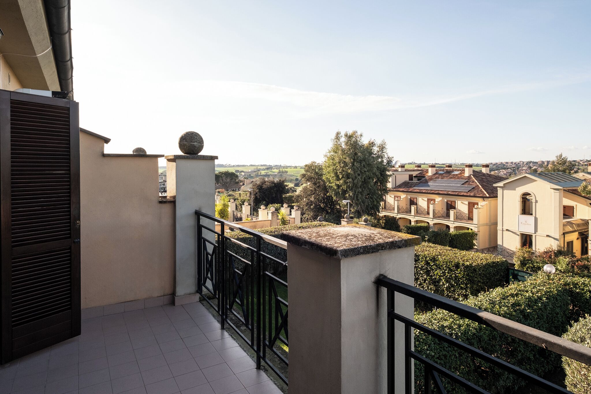 المنطقة المحيطة بالمنشأة