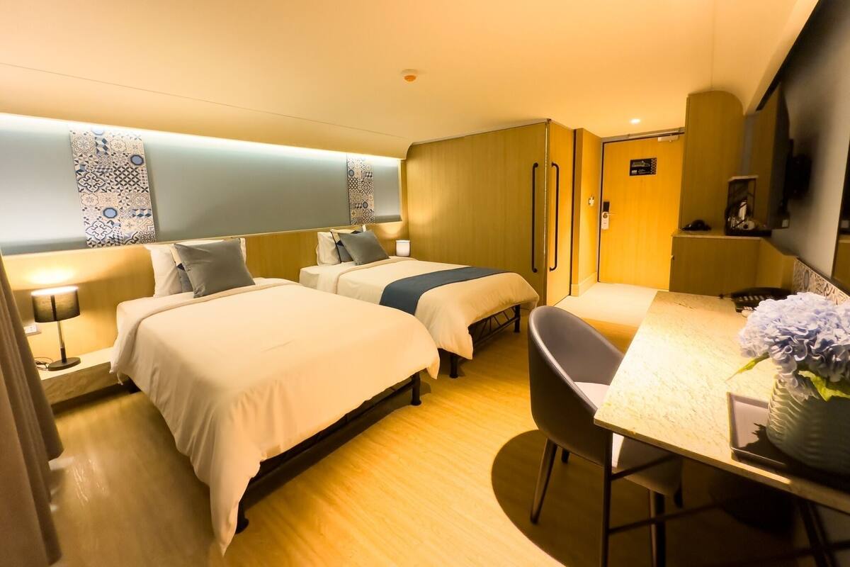Chambre supérieure avec lits jumeaux | Minibar, bureau, accès au Wi-Fi (inclus), literie fournie