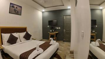 Deluxe Double Room | Free WiFi, bed sheets