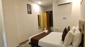 Deluxe Double Room | Free WiFi, bed sheets - Citylights townhouse Prayagraj (Prayagraj)