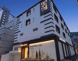 A building with the signage 'DAOR MINI HOTEL' and 'DAOR HOTEL' indicating two separate facilities.