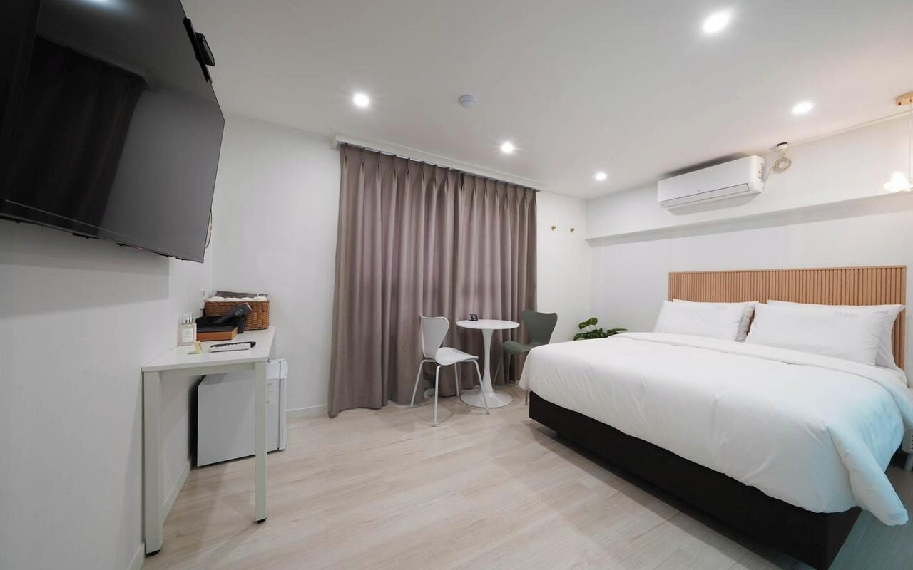 Deluxe Double Room, City View | Premium bedding, down comforters, memory foam beds, laptop workspace