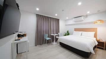 Deluxe Double Room, City View | Premium bedding, down comforters, memory foam beds, laptop workspace