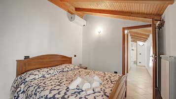 Family Apartment, Multiple Bedrooms (Queen Elena Home Centro Sanremo) | 2 bedrooms, iron/ironing board, free WiFi, bed sheets