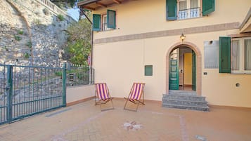 Familienapartment, Mehrere Schlafzimmer (Queen Elena Home Centro Sanremo) | Terrasse/Patio