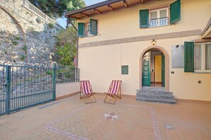 Familienapartment, Mehrere Schlafzimmer (Queen Elena Home Centro Sanremo) | Terrasse/Patio