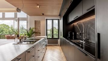 Réfrigérateur, four, plaque de cuisson, lave-vaisselle