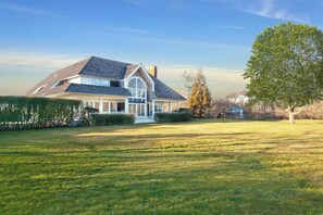 Front of property - Villa Victoria  (Bridgehampton)
