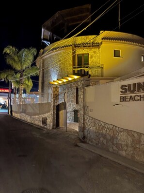 Fachada de la propiedad